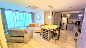 Gorgeous brand new 8 blocks to old city 1 to beach